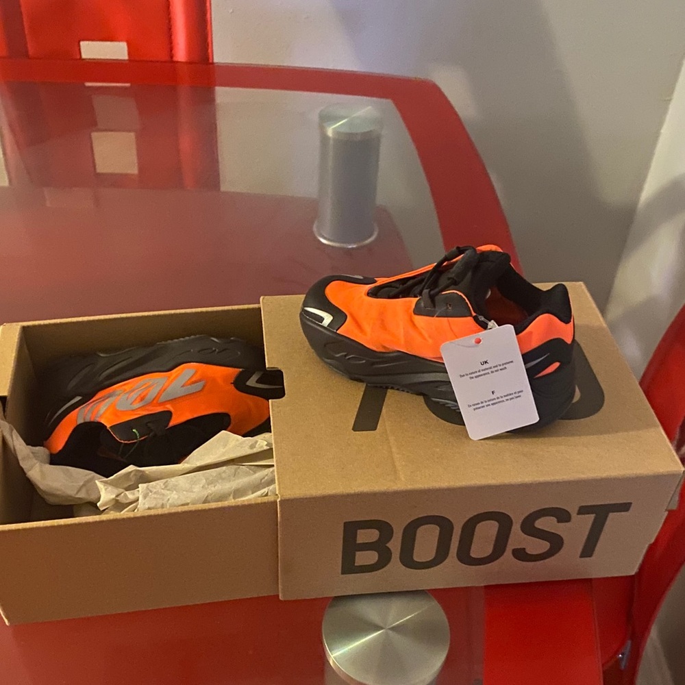 Yeezy 700 sneakers I